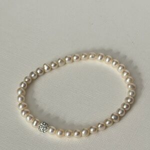 Elegant Pearl Bracelet with Silver and Clear Gemstone Accent